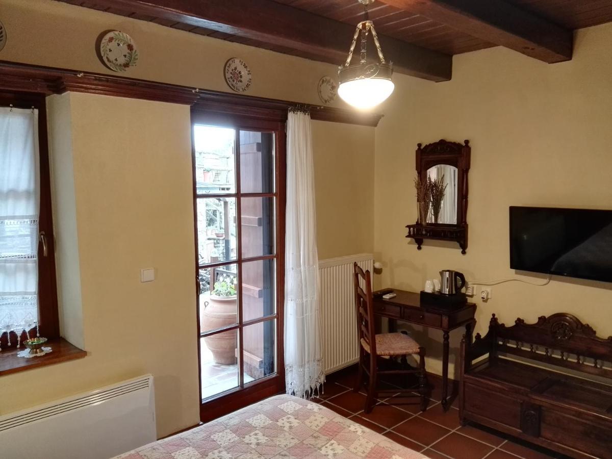 Viraggas Traditional hotel Vrastama Bagian luar foto
