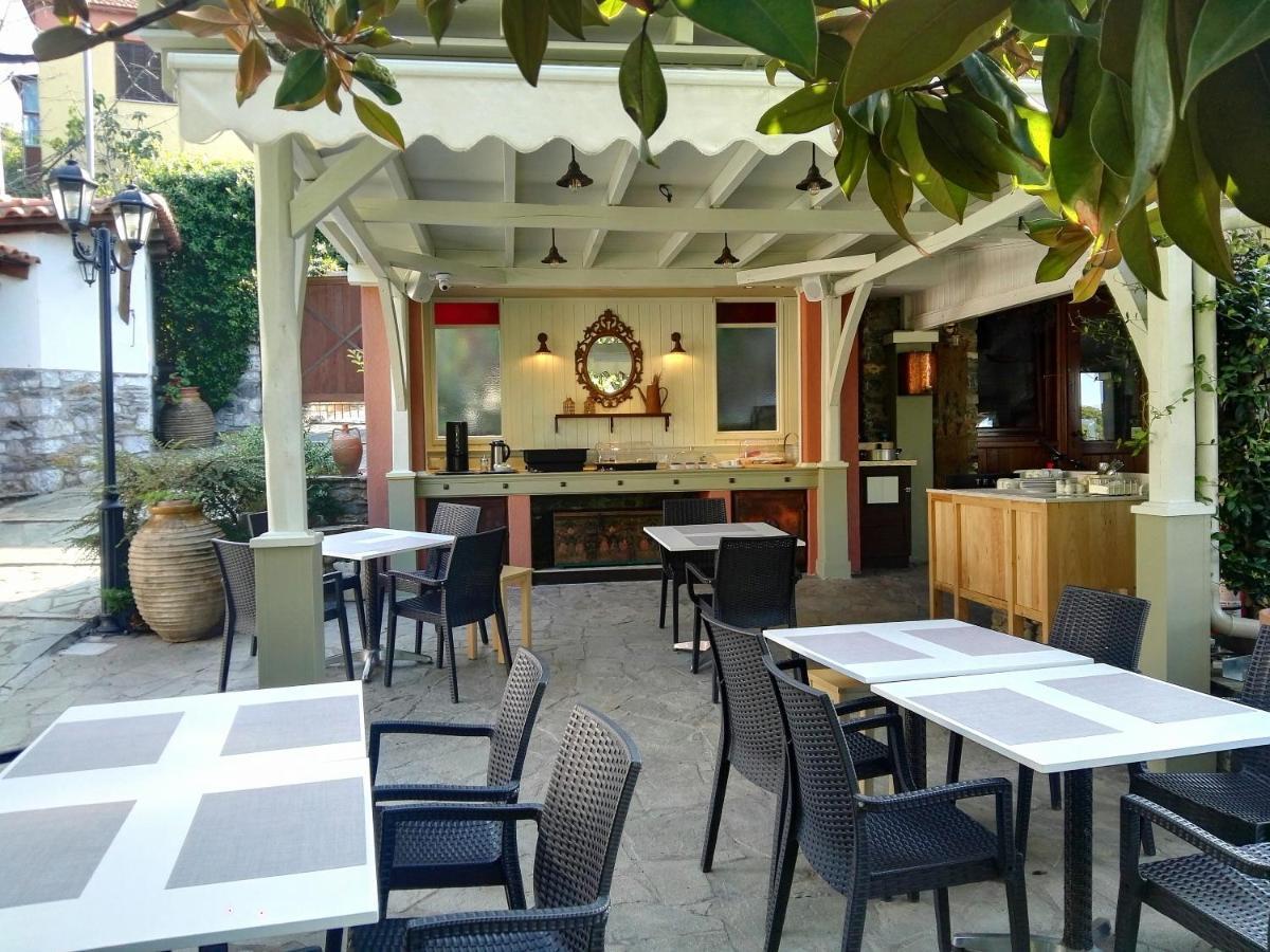 Viraggas Traditional hotel Vrastama Bagian luar foto
