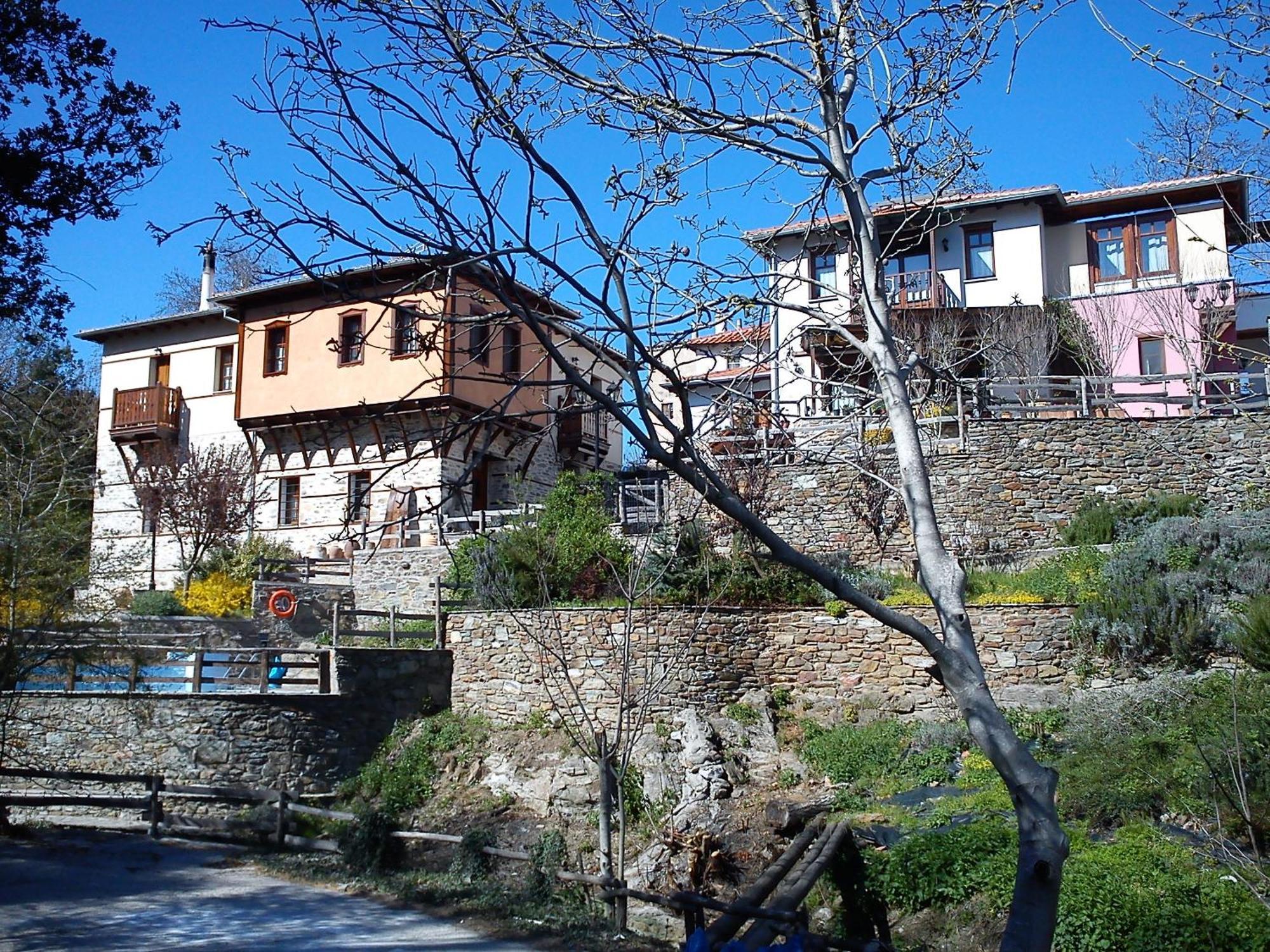 Viraggas Traditional hotel Vrastama Bagian luar foto