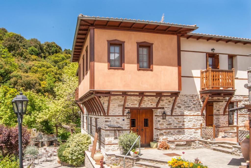 Viraggas Traditional hotel Vrastama Bagian luar foto