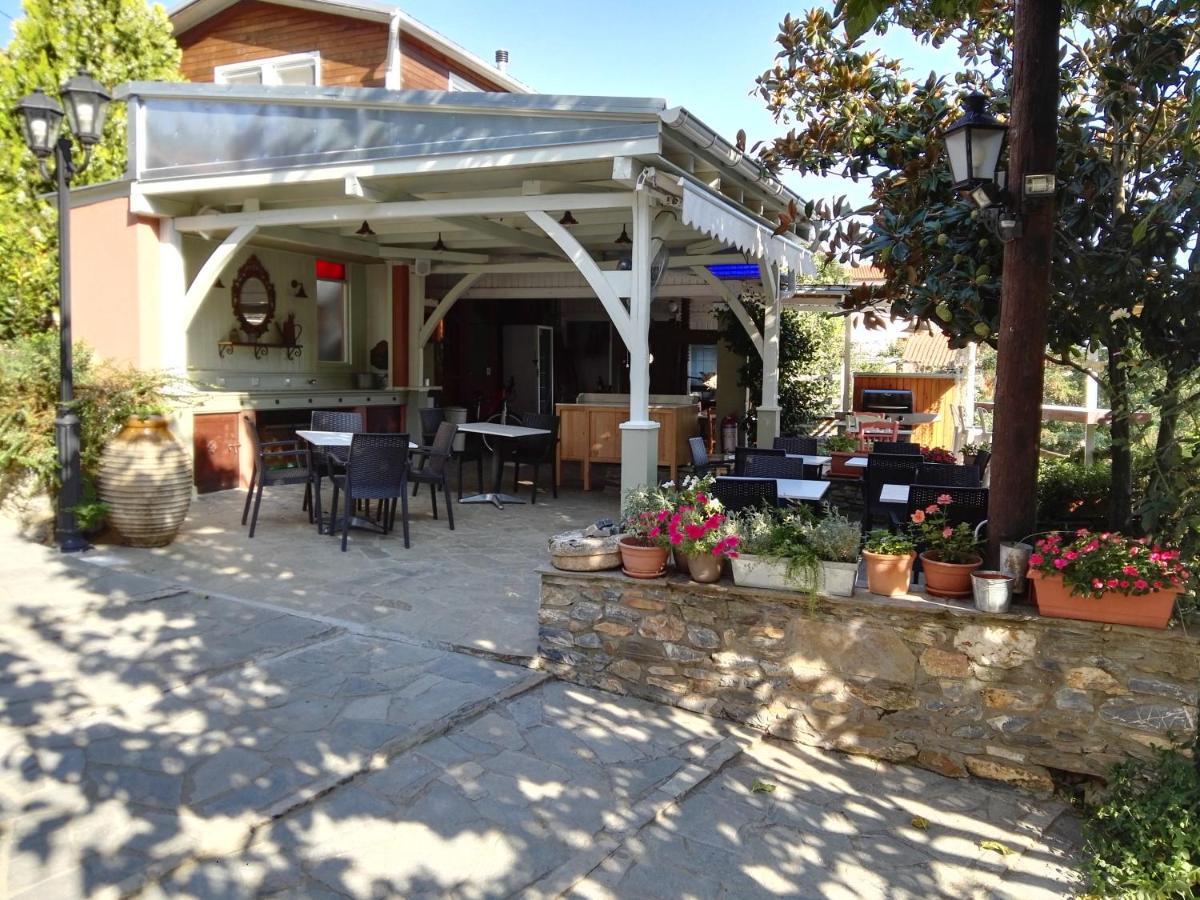 Viraggas Traditional hotel Vrastama Bagian luar foto